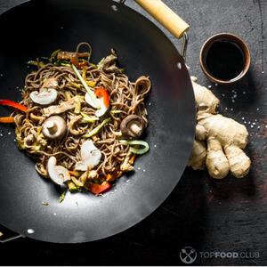 Гречневая лапша с овощами и грибами