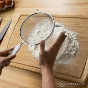 Просеять муку