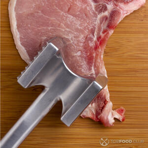 Отбить свинину