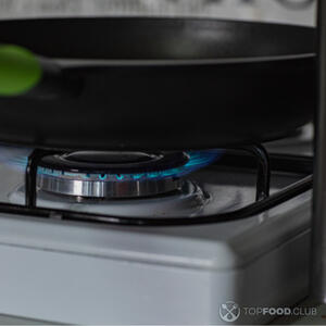 Подогреть сковороду