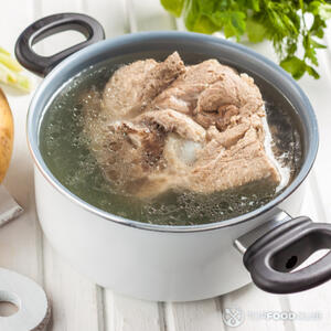 Отварить свинину