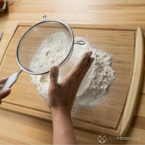 Просеять муку