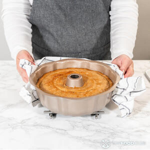  выньте кекс из формы 