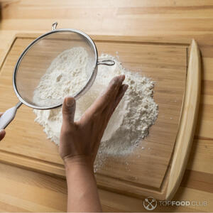 Просеять муку