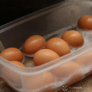 Помыть яйца