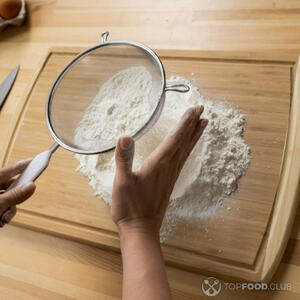 Просеять муку