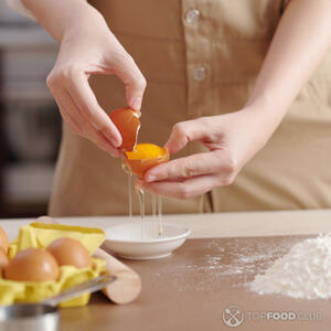 Отделить желтки