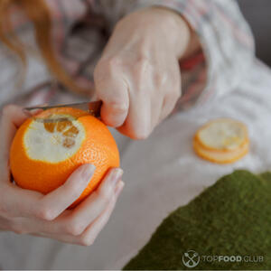 Очистить апельсин