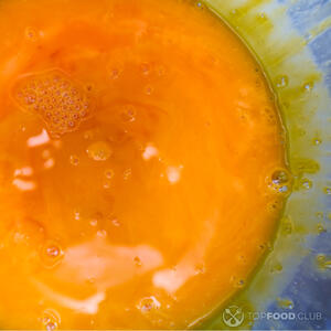 Подготовьте желтки