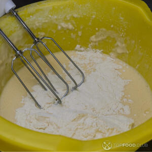 Добавить муку
