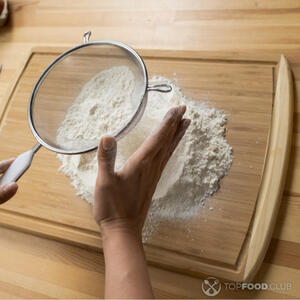 Просеять муку