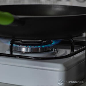 Обжарить свинину