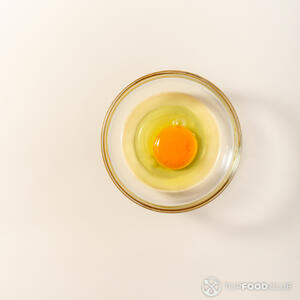 Добавить яйцо