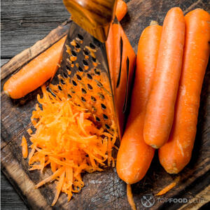 Натереть морковь