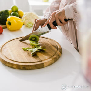 Нарезать киви