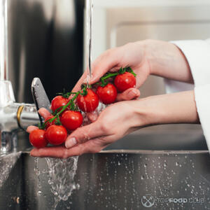 Помыть помидоры