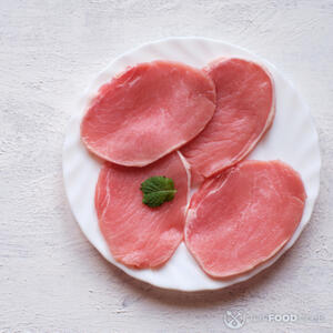 Нарезать свинину