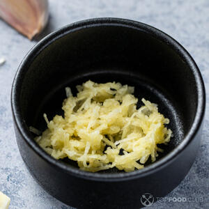 Измельчить чеснок