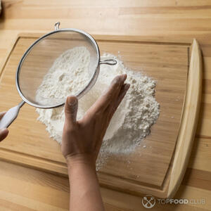 Просеять муку
