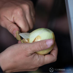 Очистить лук