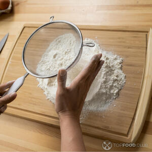 Просеять муку