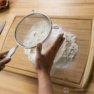 Просеять муку