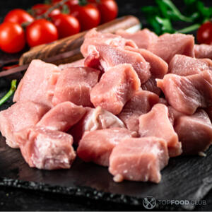 Нарезать свинину