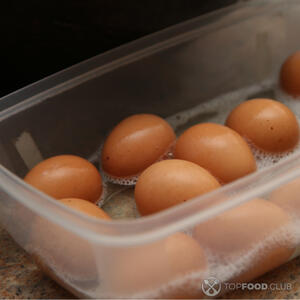 Яйцо помыть