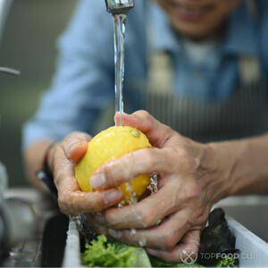 Помыть лимон