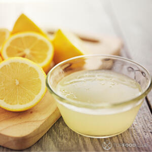 Выдавить лимонный сок