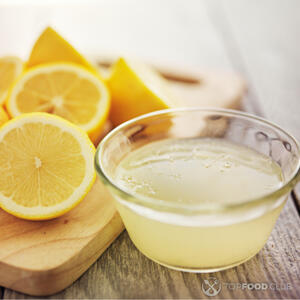 Выдавить лимонный сок