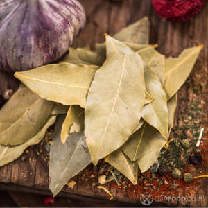 Подготовить лавровый лист