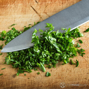 Порезать петрушку