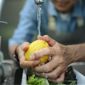 Помыть лимон