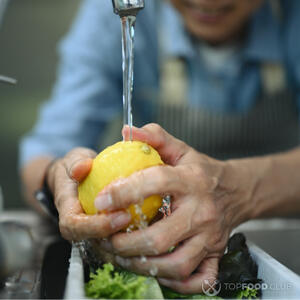 Помыть лимон