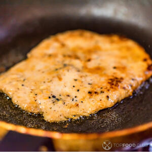 жарить биточки 