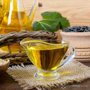 Смазать гриль маслом