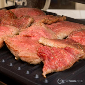 Пожарить стейки