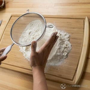 Муку просеять