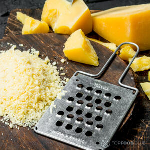 Натереть пармезан