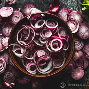 Нарезать красный лук