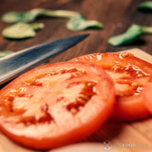 Нарезать помидоры