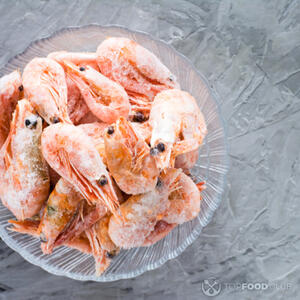 Подготовить креветки