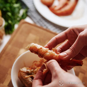 Очистить креветки