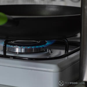 Разогреть сковороду