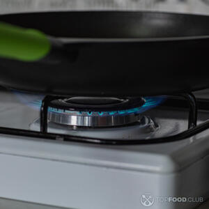 Разогреть сковороду