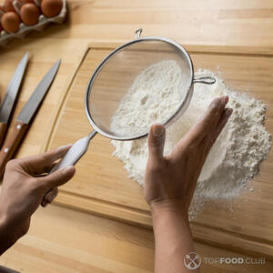 Просеять муку