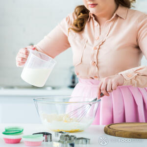 Добавить молоко