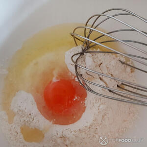 Добавить муку