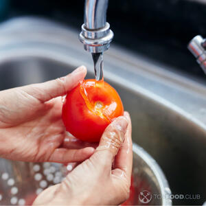 Помыть помидоры